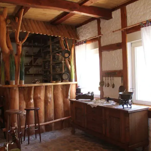 Sala kominkowa, barek