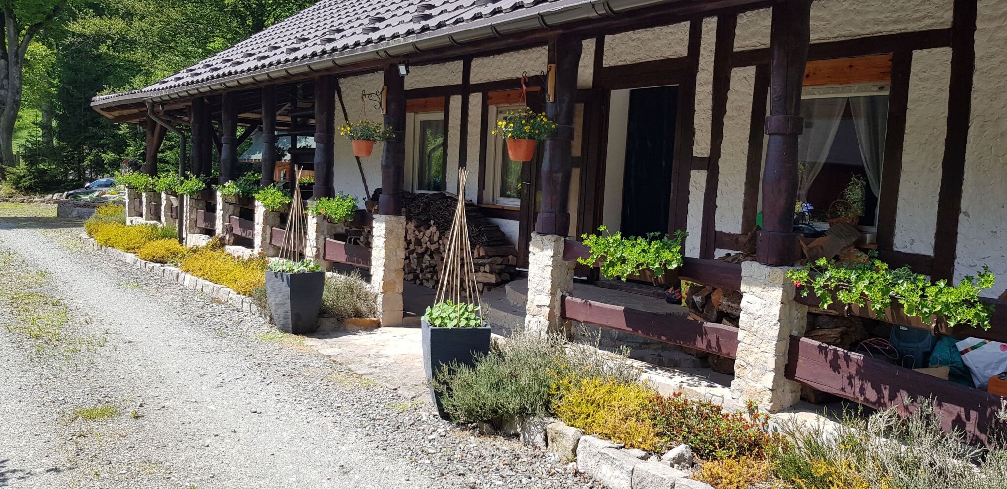 Wejście do jadalni w budynku Zacisznej Zagrody