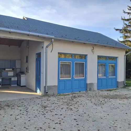 Kaptár Apartman Ács 002 kép