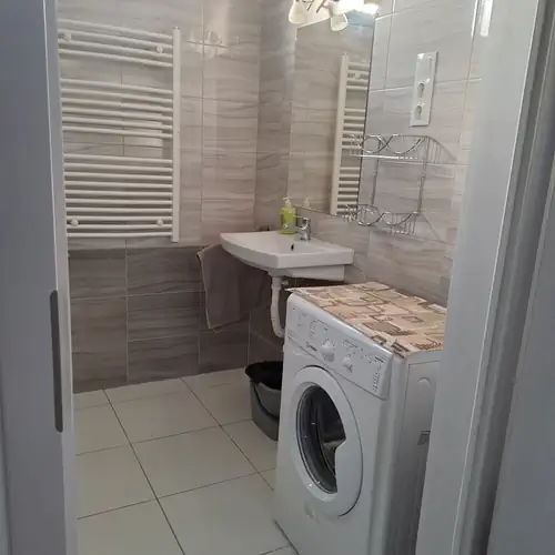 Kaptár Apartman Ács 007 kép