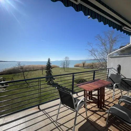 Terasz, Balatoni kil&aacute;t&aacute;s:)