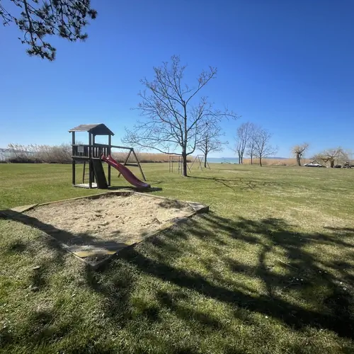 Kerti j&aacute;tsz&oacute;t&eacute;r &eacute;s homokoz&oacute;