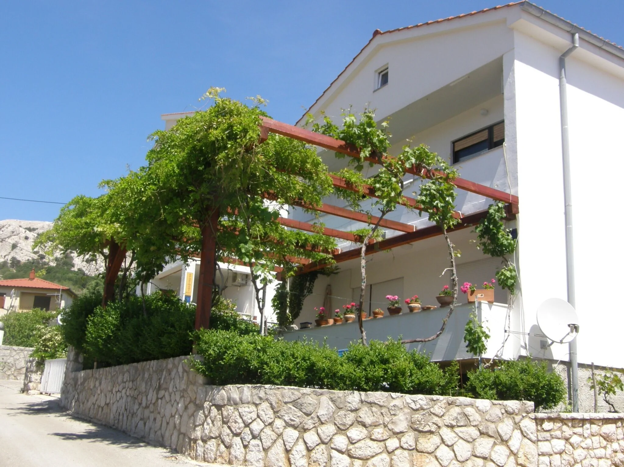 Apartments E. Valic Baska