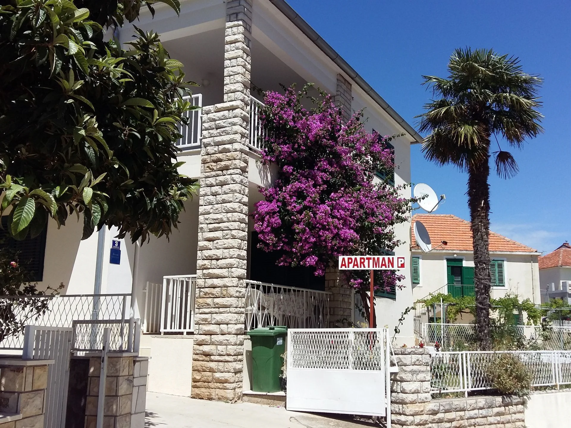 Apartments Mateo Primosten