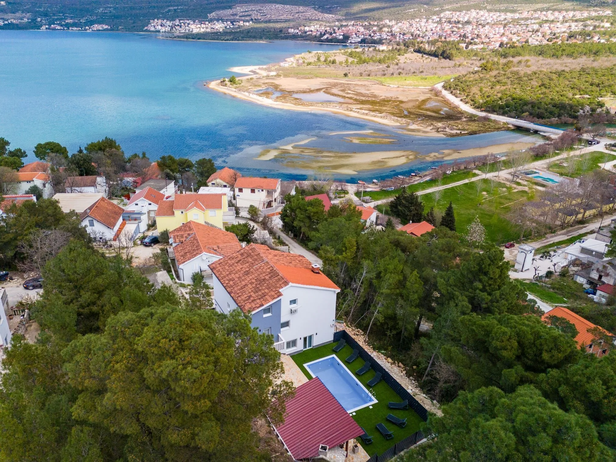 Villa Ivanovi Dvori Donji Karin