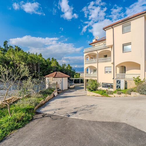 Apartments and Rooms STIPANOVI DVORI Donji Karin  2