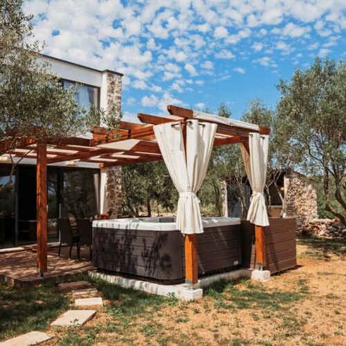 House Stone house with jacuzzi Lukoran