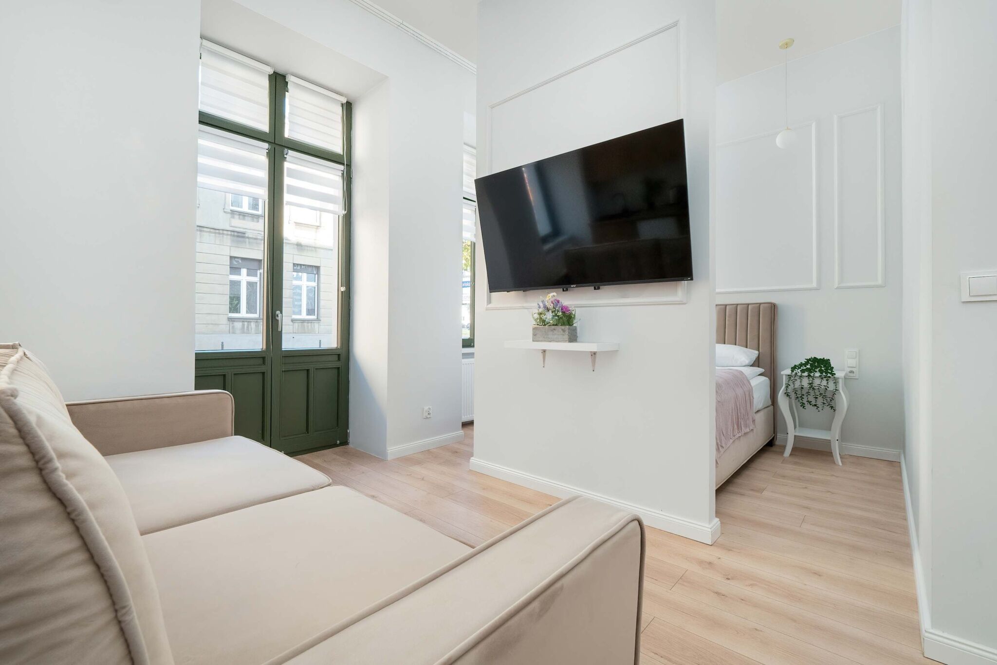 Radwańska 12 | Jasne studio | Przyjazne zwierzętom Łódź