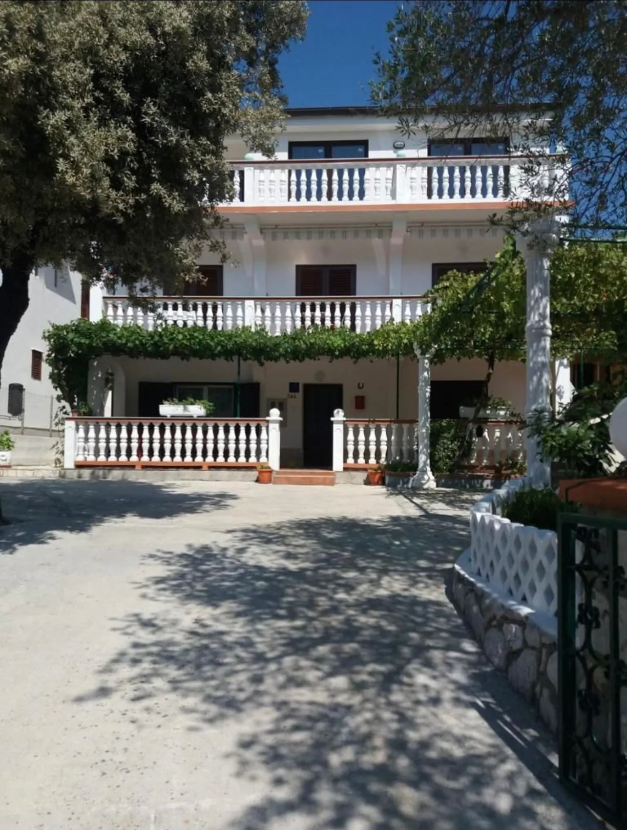 Apartments Milan Lopar
