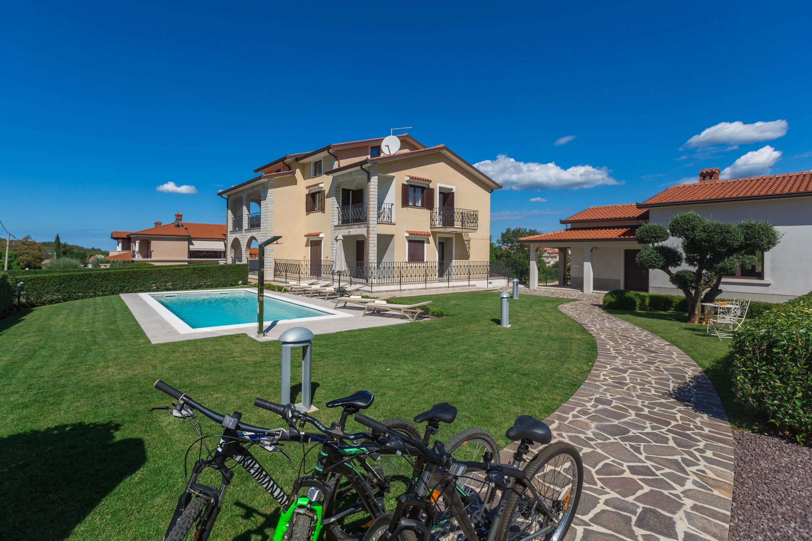 Apartment Mihael s bazenom i lijepo uređenim vrtom Mekiši kod Vižinade