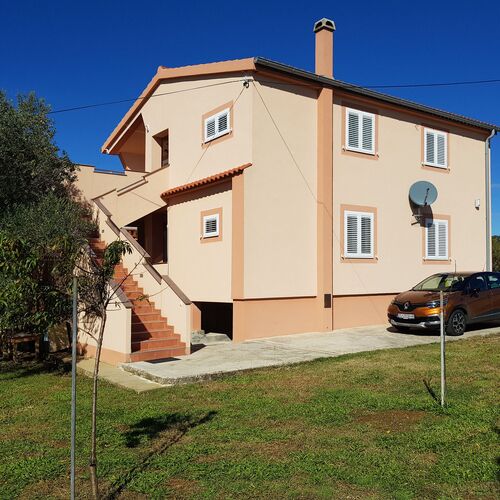 Apartments Leonardo Vrsi