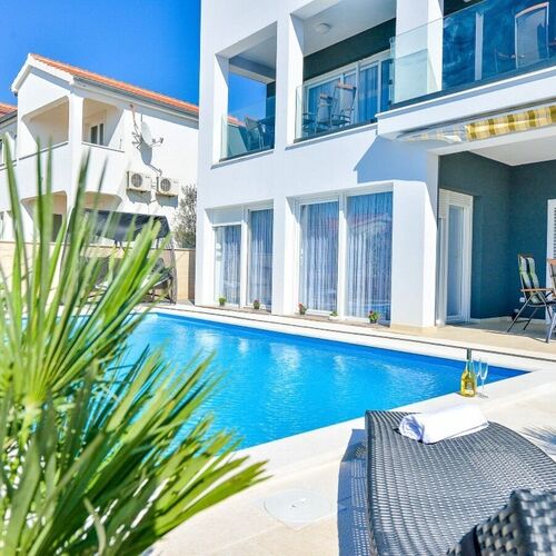 Apartments Sunny by the Sea Zaton  4