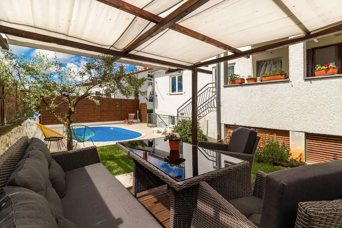 Apartment Paola with Pool Poreč