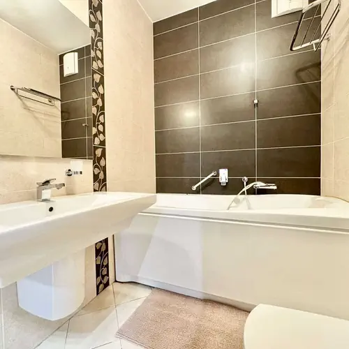 f&uuml;rdőszoba k&aacute;ddal, WC-vel