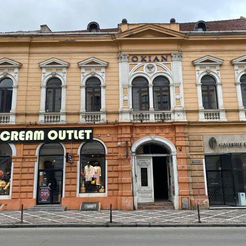 Imobilul în care se află Apartametele
