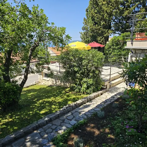 path to the apartment