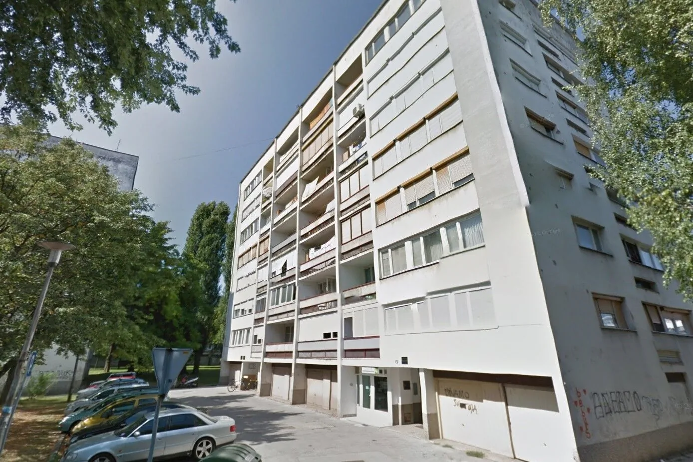 Apartments With Parking Space Karlovac - 20779