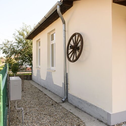 A Pali h&aacute;z a Tisza partj&aacute;n, nyugodt k&ouml;rnyezetben, t&ouml;k&eacute;letes v&aacute;laszt&aacute;s egy pihentető kikapcsol&oacute;d&aacute;shoz.