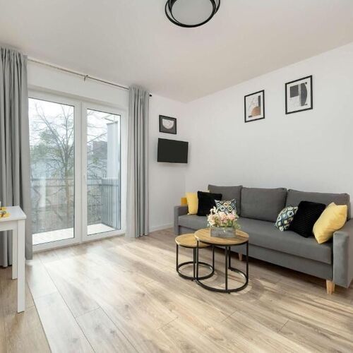 Reja Sunny Apartment with Parking Wrocław by Noclegi Renters