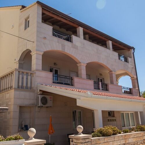 Apartments With Parking Space Bol, Brač - 23848 Bol