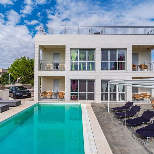 Apartmanok Családok Részére Medencével Vir - 23976  2