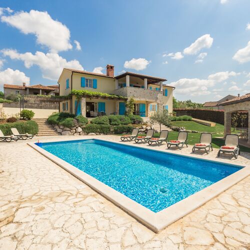Villa Vista Azzurra s bazenom u zelenoj unutrašnjosti Istre Sveti Lovrec