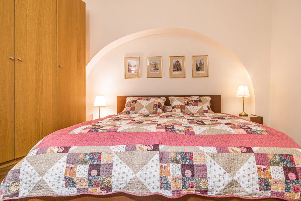 Main King size bed 