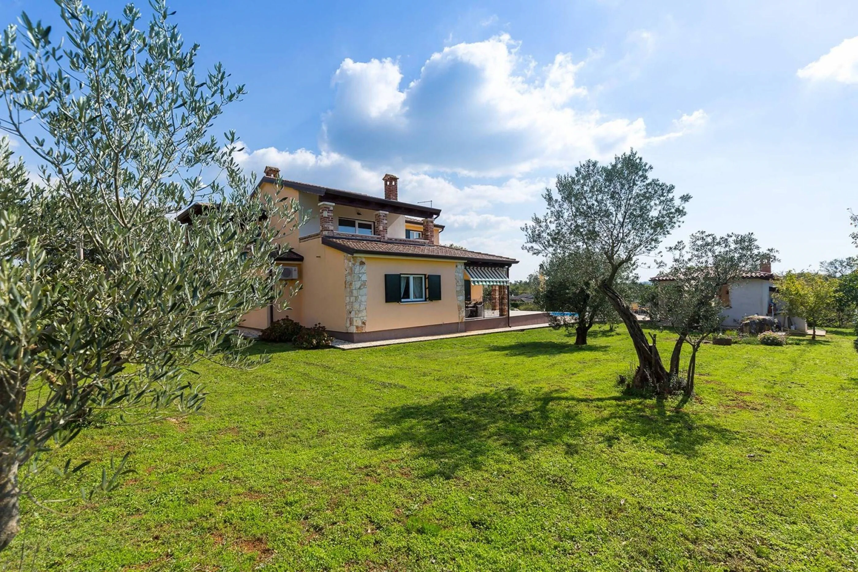 Villa Natura s bazenom okružena zelenilom Sveti Lovrec