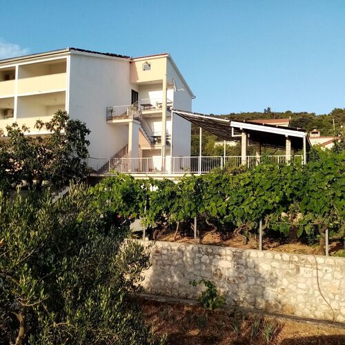 Apartments Nar Vinisce