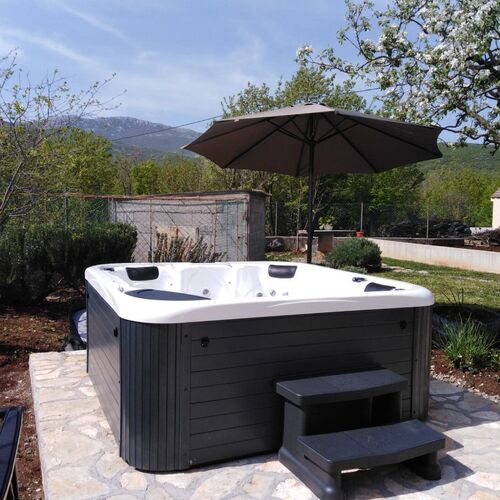 House Tamy - with jacuzzi Srijane