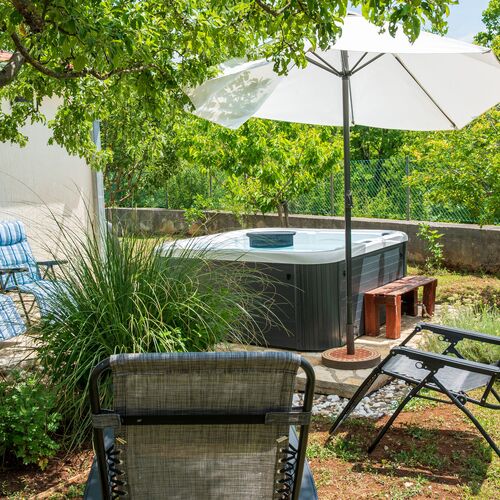 House Tamy - with jacuzzi Srijane