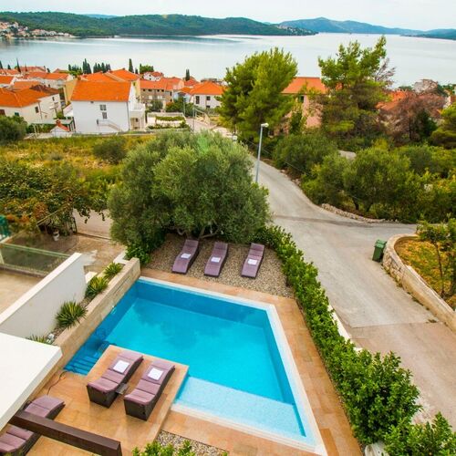 Apartments Nia Okrug Gornji
