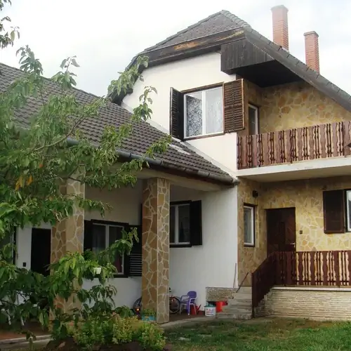Cseresznyefa Virága Vendégház Vonyarcvashegy 002 kép