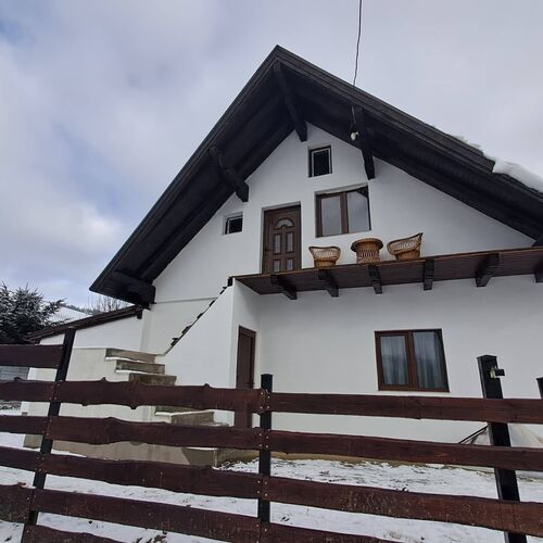 Cabana Pe un Picior de Plai Măgura