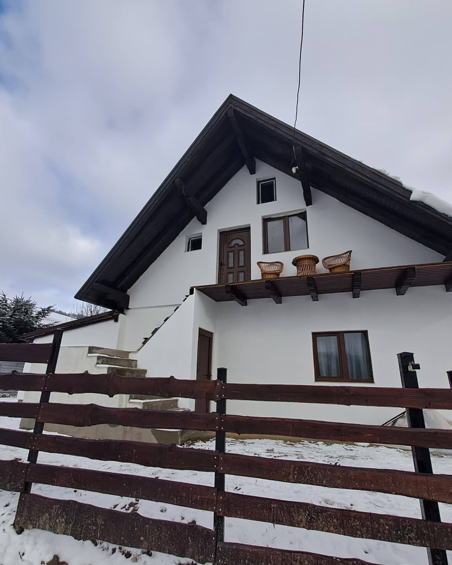 Cabana Pe un Picior de Plai Măgura