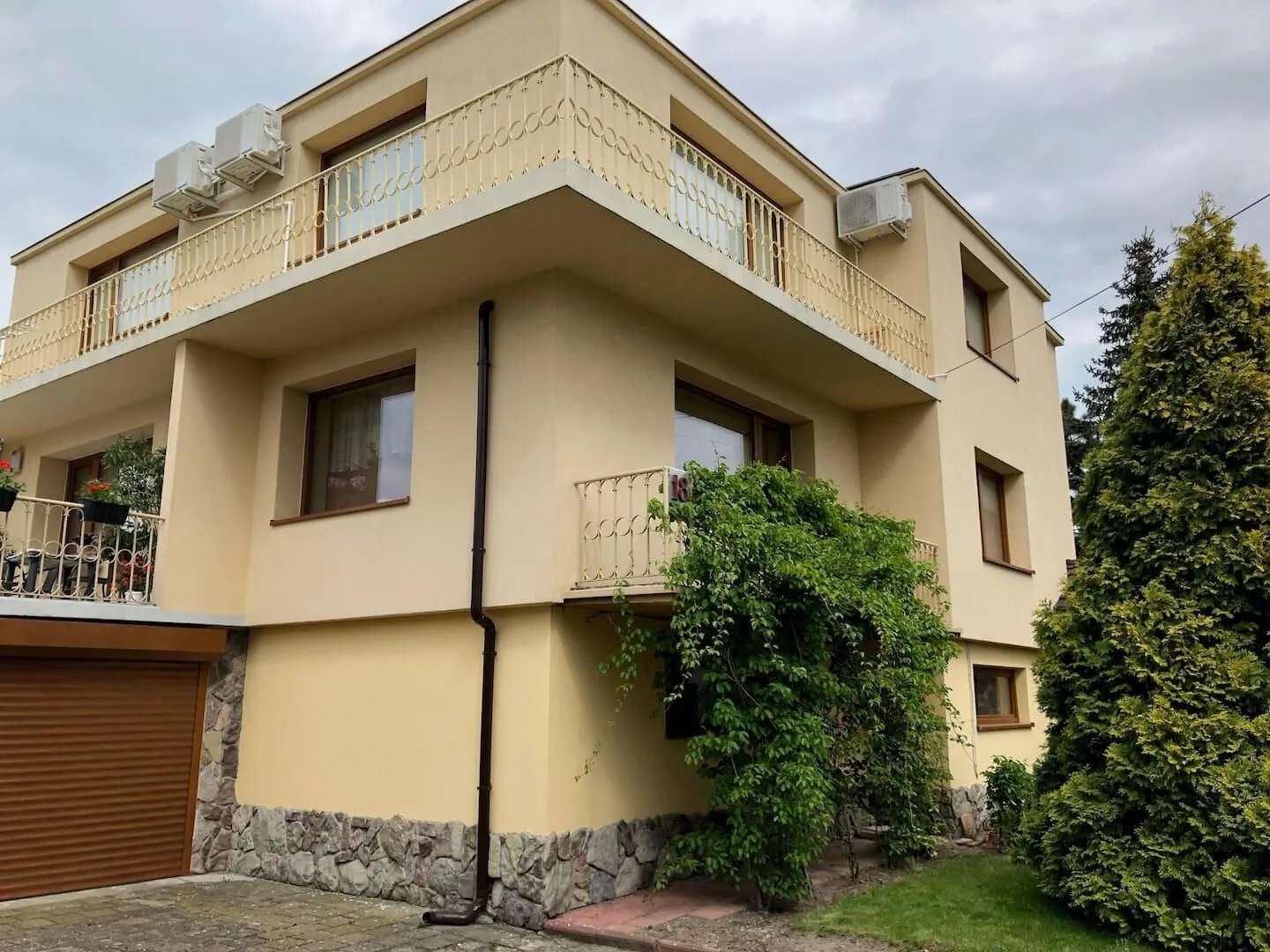 Komfortowe mieszkanie z klimatyzacją i parkingiem Głowno 