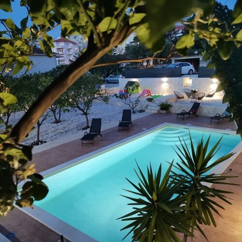 Apartments Piveta Okrug Gornji  3