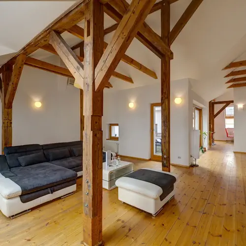 Podkrovn&iacute; pokoj s terasou