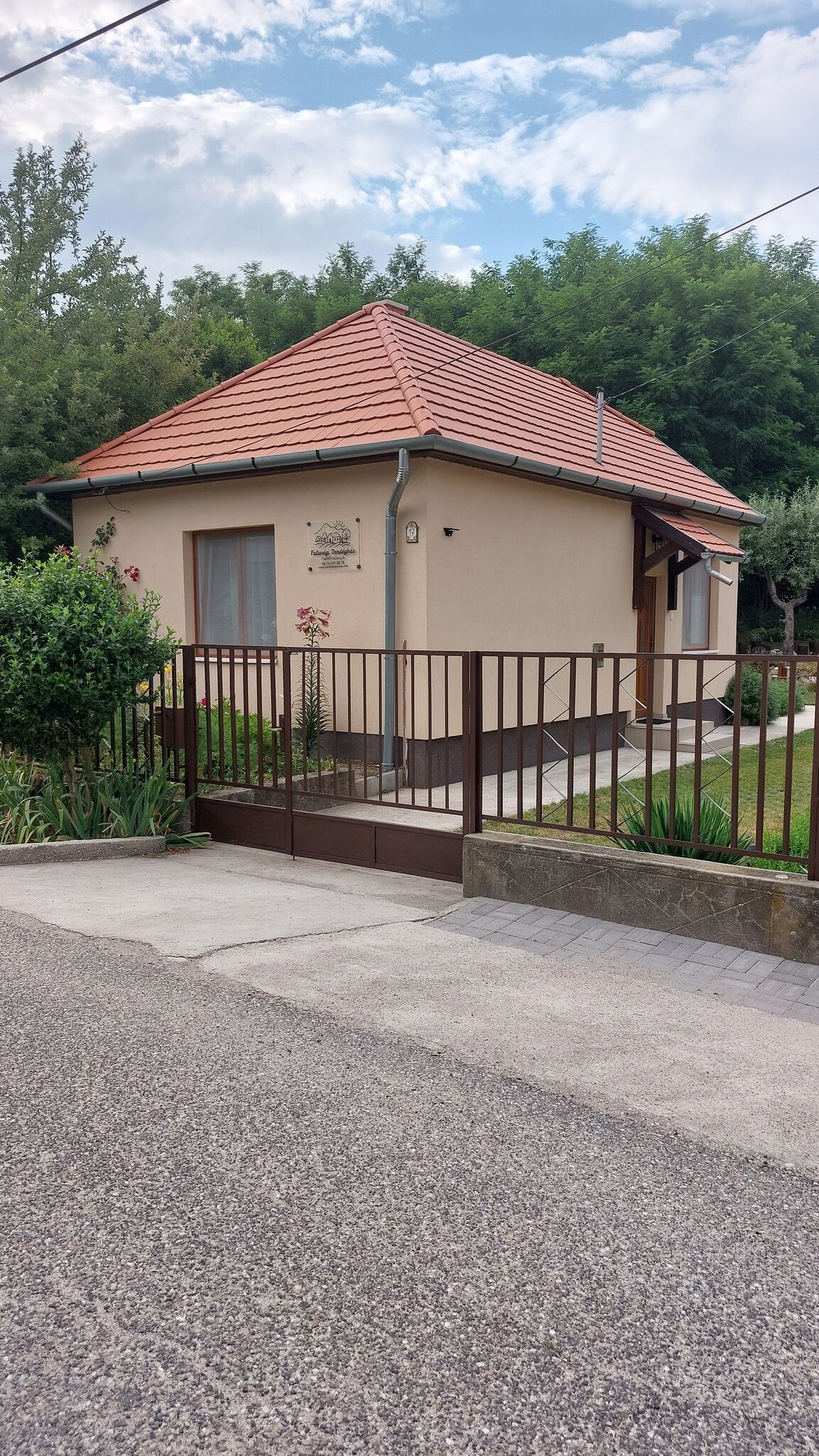 Faluvégi Vendégház Cserépváralja