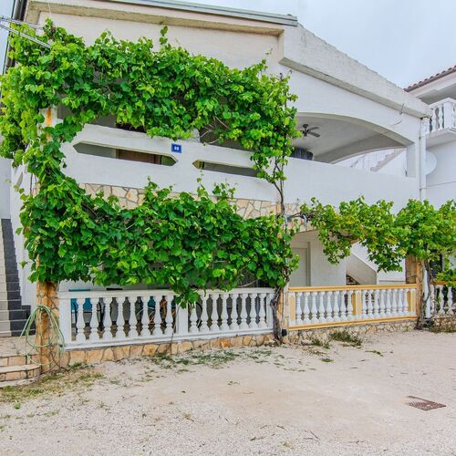 Apartment Pisacic Vir