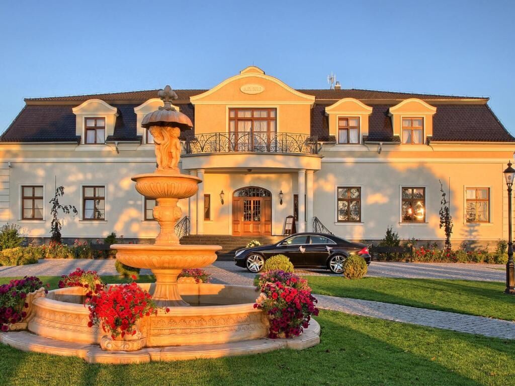 Hotel Dworek Komorno 