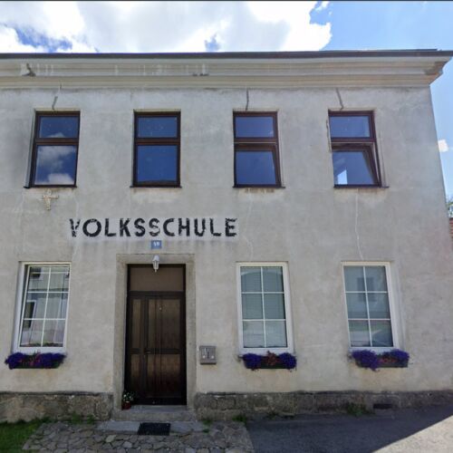 Frühstückspension AlteVolksschule Heinrichs