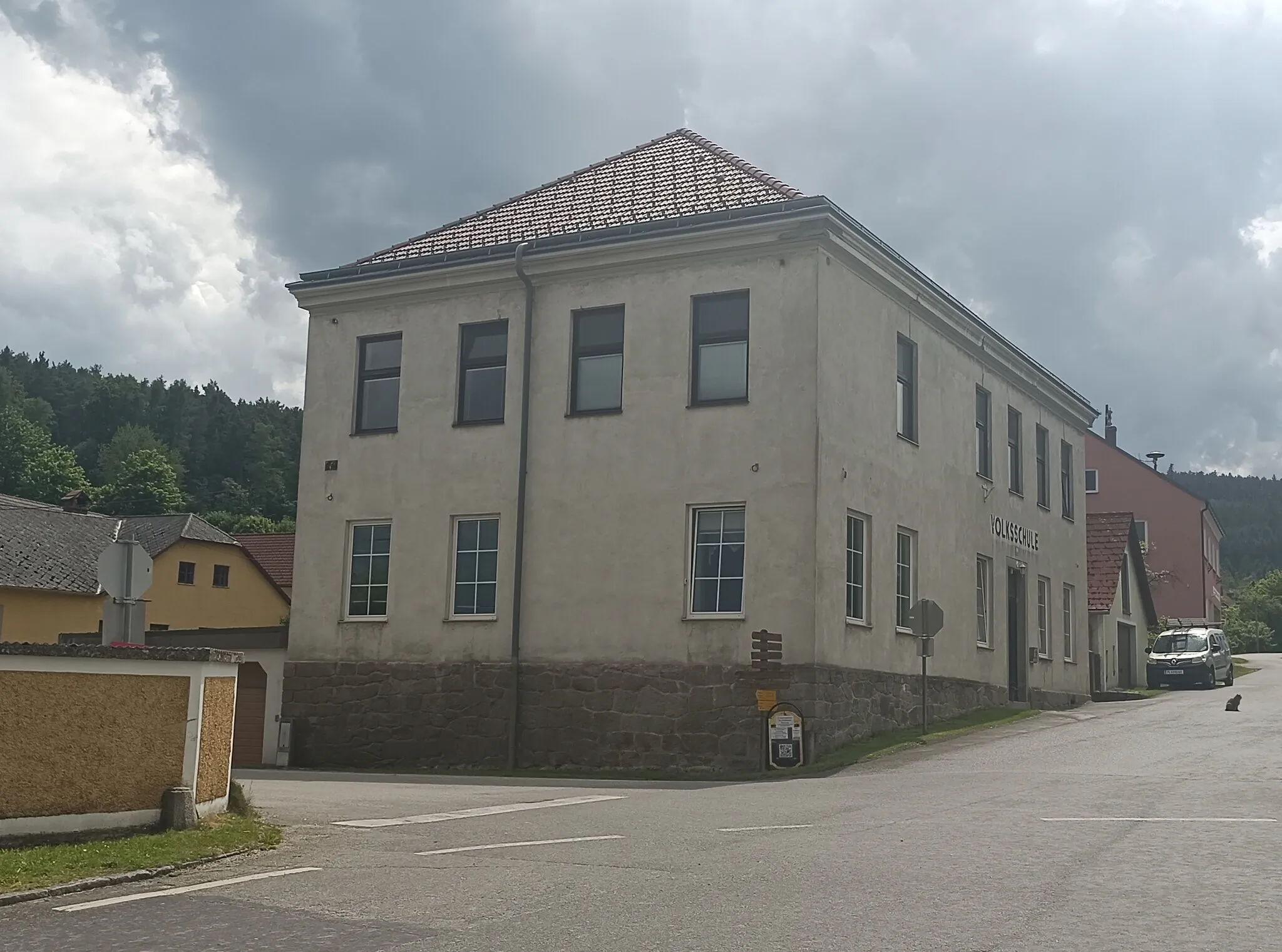 Frühstückspension AlteVolksschule Heinrichs