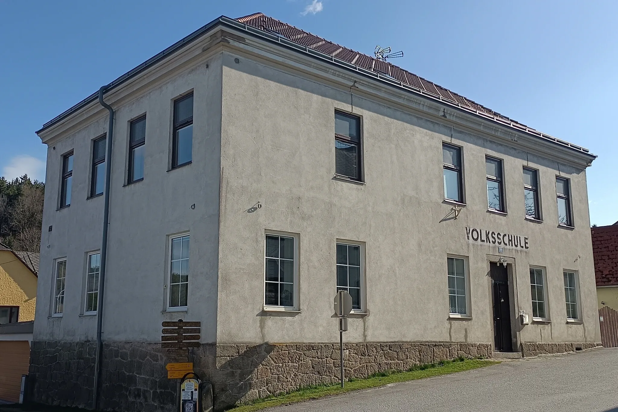 Frühstückspension AlteVolksschule Heinrichs