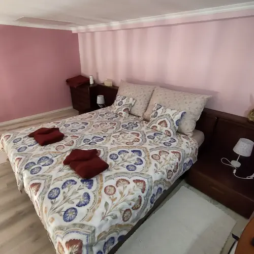 Gal&eacute;ri&aacute;n tal&aacute;lhat&oacute; a h&aacute;l&oacute; 2 szem&eacute;lyes francia&aacute;gy