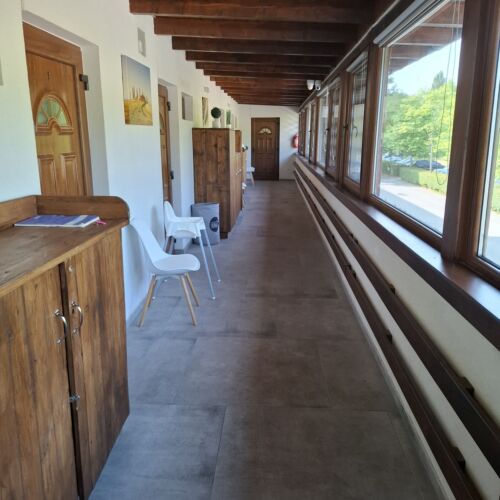 Folyosó, ahonnan az apartmanok nyílnak