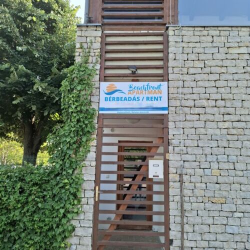 Beachfront Apartman bejárata