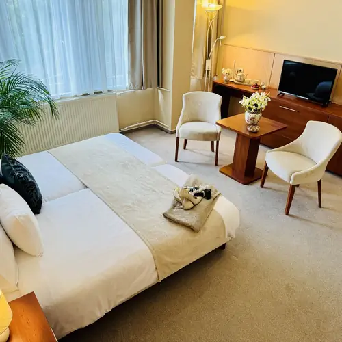 h&aacute;l&oacute;szoba