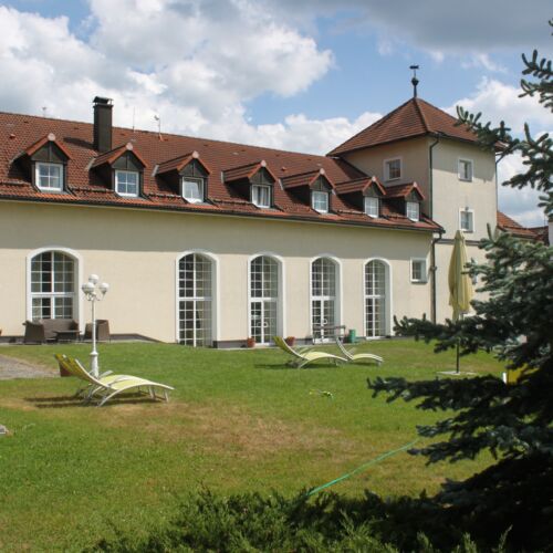 Hotel - pohled z parku