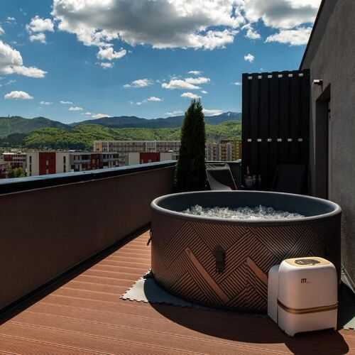 Skylark | Sydney Penthouse with Jacuzzi & Mountain View Brașov